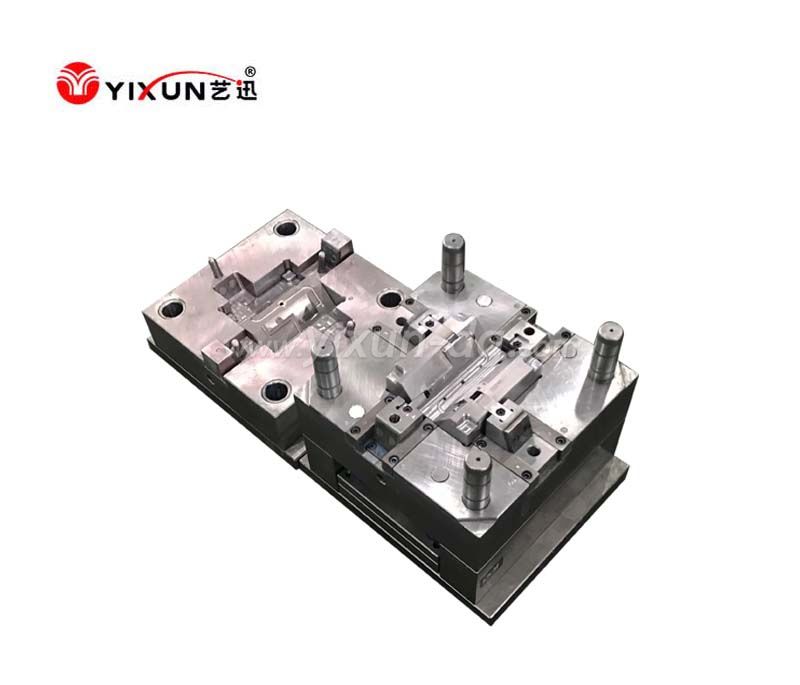 Plastic injection mould for commodity products