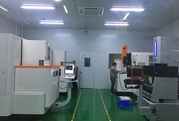 New plastic mold making machines and workshop decoration.