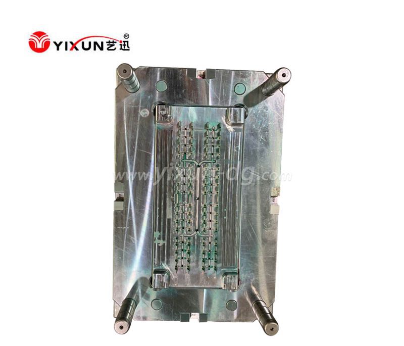 Plastic injection mould for plunger parts