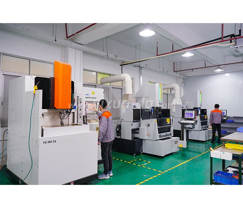 China medical plastic injection mold and molding