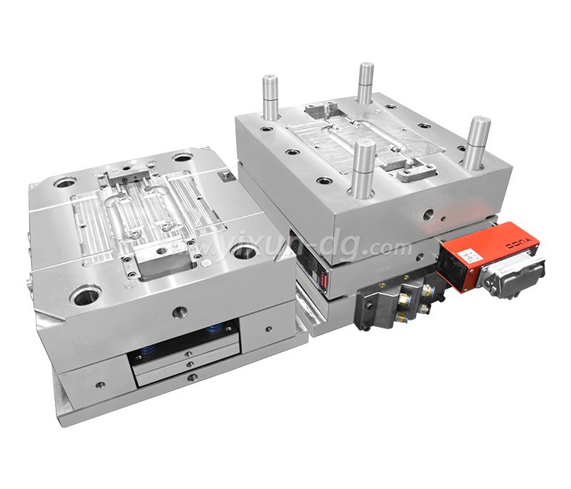 Trunk luggage handle gas assist injection moulds and moulding